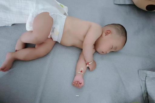 永安怀孕肚子撑的难受